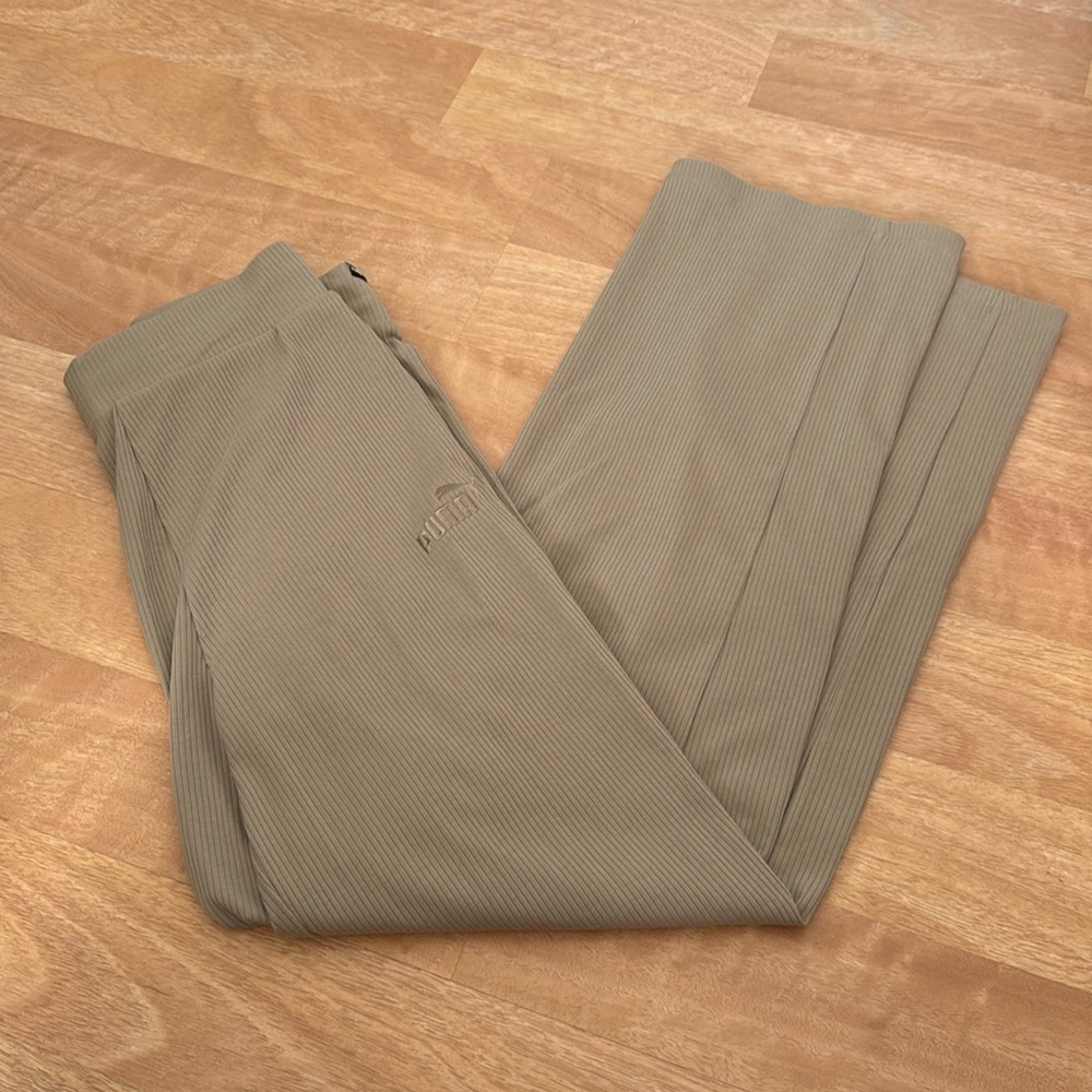 Never worn puma stretch pants